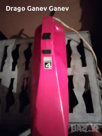 Ретро малка прахосмукачка Руска. 