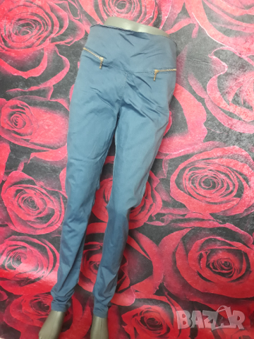 Синьо-лилави панталони тип дънки с висока талия Л