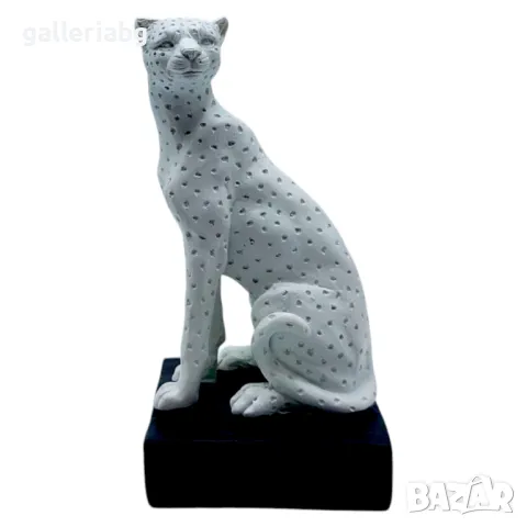 Статуетка на бял леопард 
