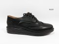 Дамски кожени обувки в черно -021