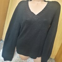 Черна дебела блуза плетиво с V-образно деколте Л, снимка 1 - Блузи с дълъг ръкав и пуловери - 34415715