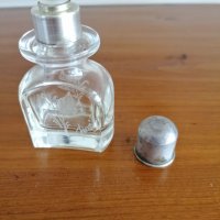 Винтидж шишенце за парфюм със сребърна капачка , снимка 3 - Колекции - 31988158
