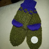 Ръчно плетени детски чорапи, снимка 1 - Чорапи - 38656657