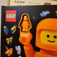 Lego Minifigure Книга A Visual History , снимка 3 - Други ценни предмети - 42854765