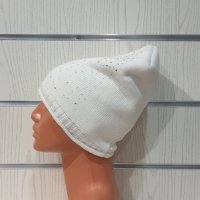Нова зимна дамска шапка с камъчета в бял цвят, снимка 3 - Шапки - 35502359