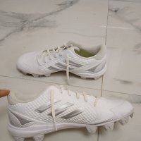 бутонки Adidas , снимка 2 - Спортни обувки - 44339981