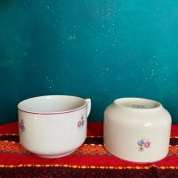 Големи и прекрасни порцеланови чаши с троен декор и лилав кант.  , снимка 1 - Антикварни и старинни предмети - 44196031