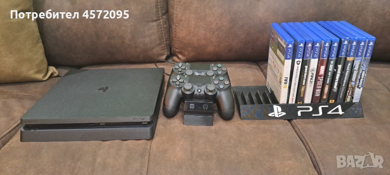 Playstation 4 + 2 джойстика + док. станция за зареждане, снимка 1