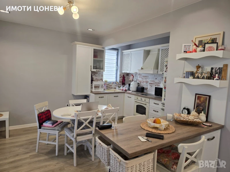 Тристаен апартамент, снимка 1