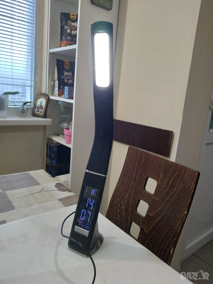 Настолна LED лампа с часовник., снимка 1