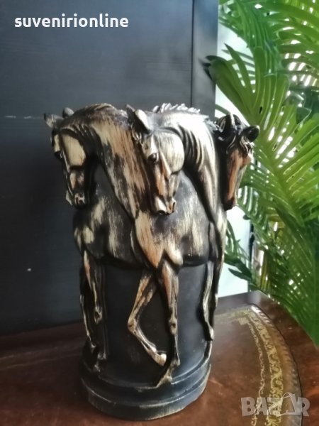 Декоративна статуетка ваза коне, снимка 1