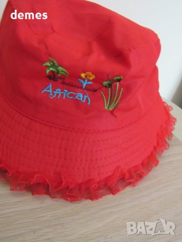 Червена шапка с периферия за момиче, нова