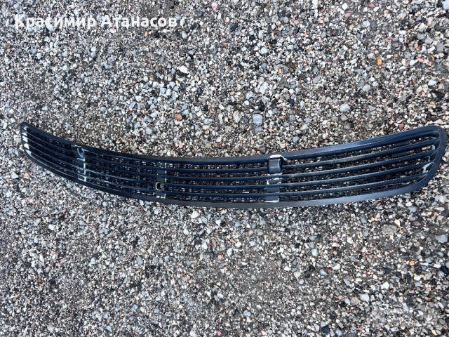 Решетка преден капак пръскалки за Мерцедес CLS.W219. 2118800005