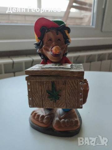 Продавам фигурка