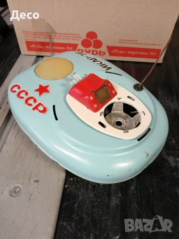 Стара руска играчка луноход.