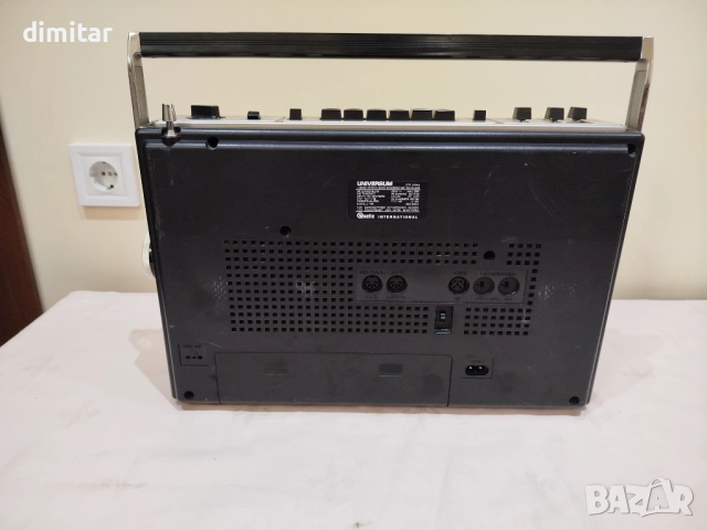 Радио касетофон UNIVERSUM , снимка 4 - Радиокасетофони, транзистори - 52835348