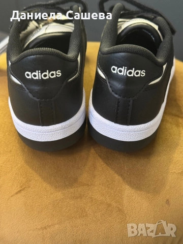 Маратонки Adidas, снимка 4 - Детски маратонки - 52266680