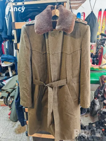 Военна офицерска шуба, снимка 3 - Антикварни и старинни предмети - 48118221