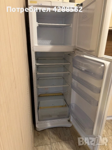 Хладилник Indesit и микровълнова, снимка 3 - Хладилници - 53069279