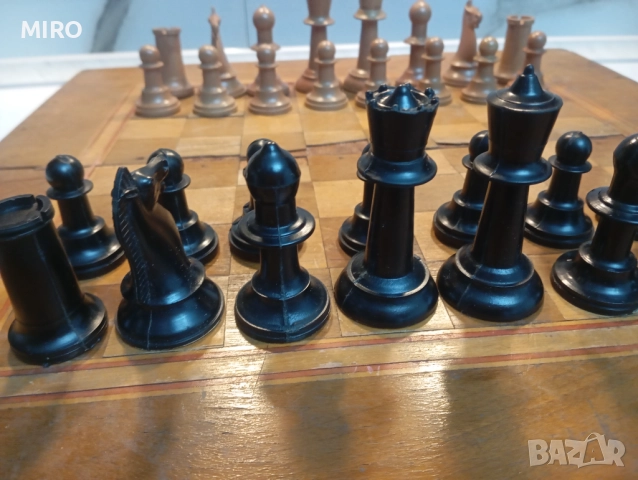 Стар Шах с бакелитови  фигури, снимка 3 - Шах и табла - 52631728