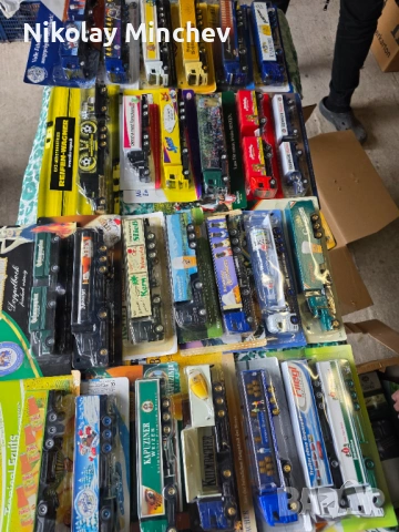 Колекция рекламни камиончета 800 броя