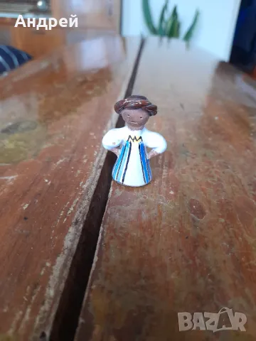 Стара керамична фигурка