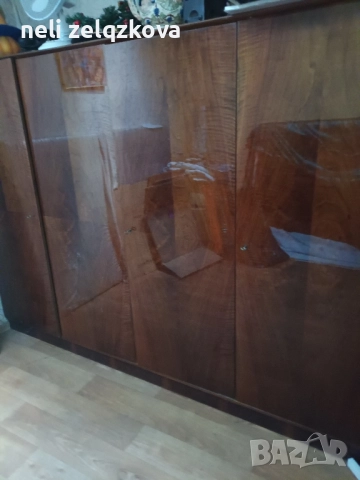 Гардероба е триклирен и старинен на 80год., снимка 5 - Гардероби - 51698943