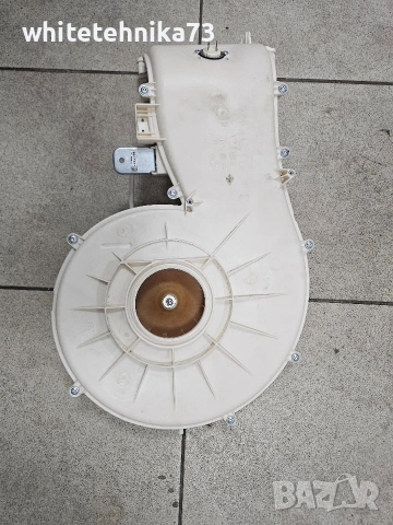 Въздуховод от пералня със сушилня AEG с термопомпа 