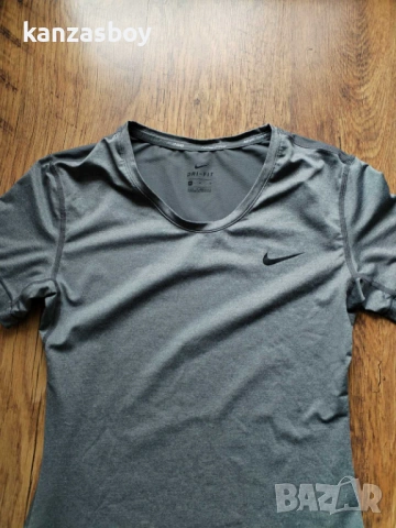 NIKE pro - страхотна дамска тениска M КАТО НОВА, снимка 4 - Тениски - 54189335