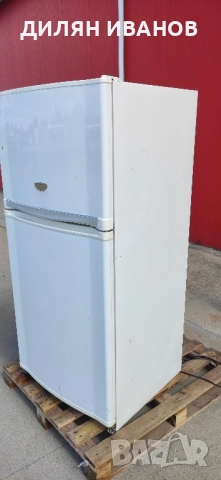 Хладилник с фризер SHARP, снимка 2 - Хладилници - 51792368