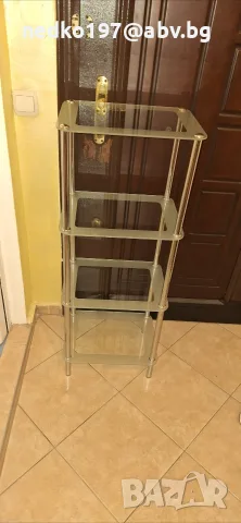 продава се стъклена етажерка нова 