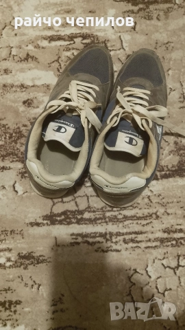 продавам мъжки обувки  champion?