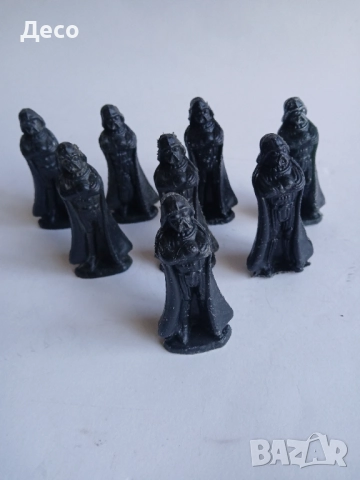 Стари български фигурки Дарт Вейдър.