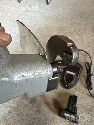 Bosch GSC 12V-3 ножица за ламарина, снимка 7 - Други инструменти - 56154547