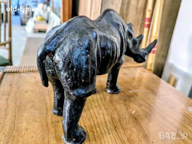 Антикварен кожен носорог Omersa за Liberty London (1960-те), снимка 2 - Антикварни и старинни предмети - 53251812