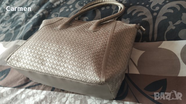 Дамска чанта, снимка 2 - Чанти - 33846366