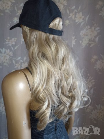 Нова дълга перука  руса на леки кичури в едно с шапка, снимка 5 - Аксесоари за коса - 36682689