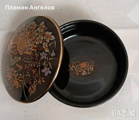 Винтидж японска порцеланова кутия за бижута"Imperial Kiku" Хризантеми и злато. , снимка 9 - Антикварни и старинни предмети - 54103247