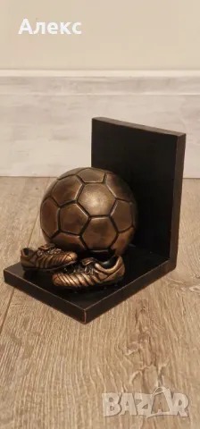 Масивен стопер за книги, 742гр.– Златната топка., снимка 2 - Художествена литература - 48294832