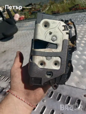 Предна лява брава Форд фиеста 2008-2017г AM5A-U21813-ΑΕ, снимка 2 - Части - 47323985