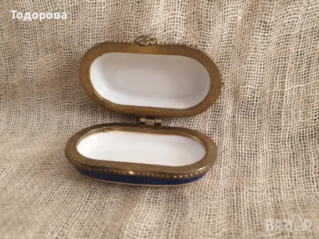 Порцеланова кутийка  с метален обков Porcelain Art, снимка 4 - Антикварни и старинни предмети - 48741907