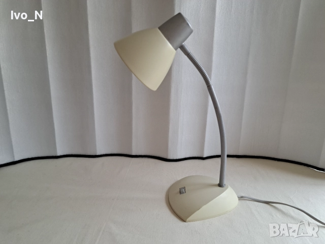 Настолна лампа.