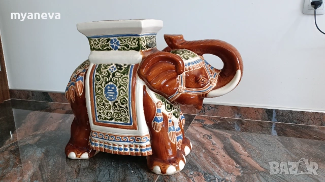Порцеланова , ръчно рисувана с детайлни орнаменти , индийска маса с форма на слон ., снимка 8 - Маси - 54230256