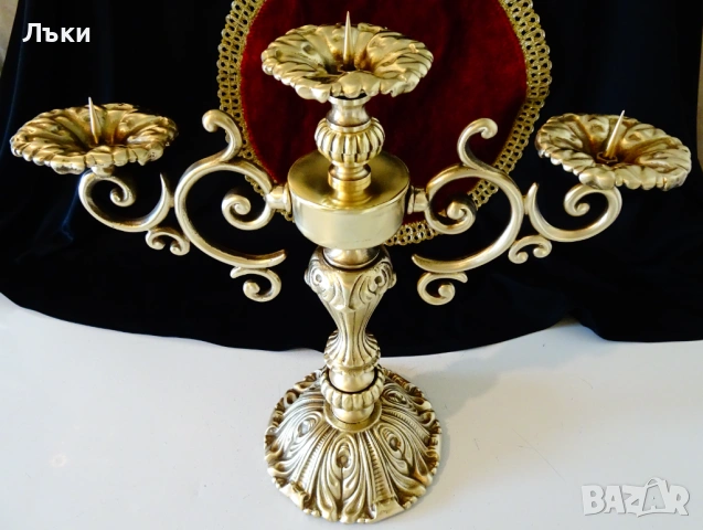 Бронзов свещник,троен свещник,барок 2.8 кг.
