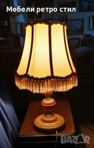 Елегантна нощна лампа с  основа от масивна дърво с топъл естествен финиш и кремав текстилен абажур., снимка 4 - Настолни лампи - 52388078