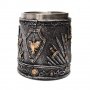 Код 94167 Стилна чаша от полирезин с релефни декорации - мечове, щит и герои, снимка 2
