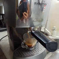 Кафемашина Гаджия Еволюшън с ръкохватка с крема диск, работи перфектно и прави страхотно кафе , снимка 1 - Кафемашини - 42309267