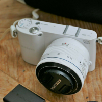 фотоапарат фотокамера Samsung NX1000 обектив 20-50мм, снимка 2 - Фотоапарати - 36553702