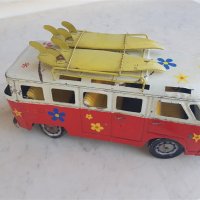 ОРИГИНАЛНА КУЛТОВА ЛАМАРИНЕНА играчка VW Калифорния хипарски 1970те год. бус със СЪРФОВЕ, снимка 9 - Други ценни предмети - 42065290
