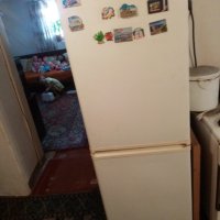Хладилник с фризер. , снимка 1 - Хладилници - 42192311
